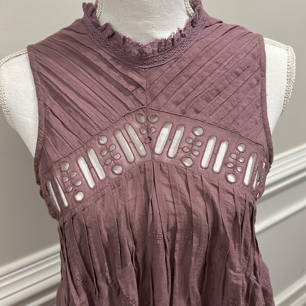 Free People ๐ฏ Cotton Plum Cut Out Embroidered Sleeveless Tank size XS - Picture 5 of 11